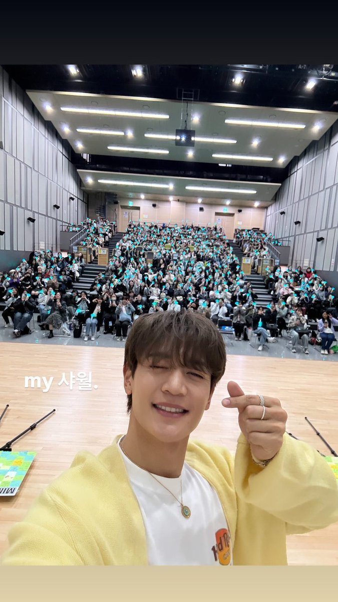 그리고 콜백미팬은 이셀카가나왓던날이기도함
본인얼굴이 저렇게 나오더라도 내여자들♡과 함께한 사진이라면 인스스에 시원하게 올려버리는 남자. 이게바로최민호다