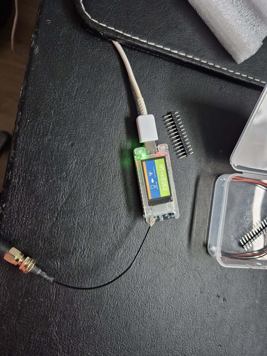 PE1RDP's tweet image. Playing again with 868MHz #meshcore #mesh network. 

The #swr plot of the stock #antenna of my Heltec t114 and a few-minutes-build GP.

#hamradio #hamr #AmateurRadio #measurement #DIY