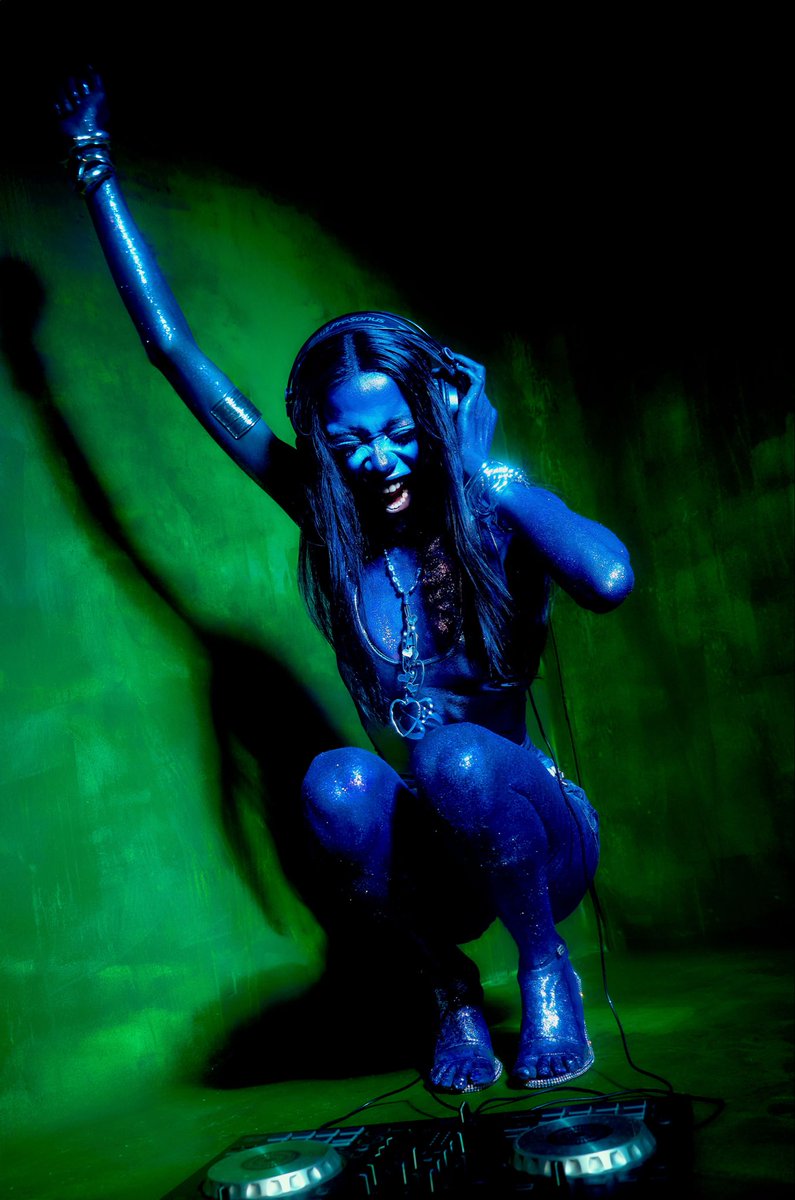 DeityLolu's tweet image. in absolute awe of all the girl djs that move sound and redefine the rave nights.

with Creative Direction by me! 🤓

“She Be Dj Oh!”