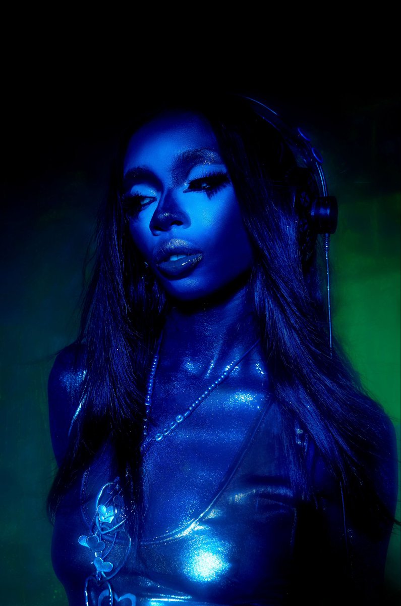 DeityLolu's tweet image. in absolute awe of all the girl djs that move sound and redefine the rave nights.

with Creative Direction by me! 🤓

“She Be Dj Oh!”