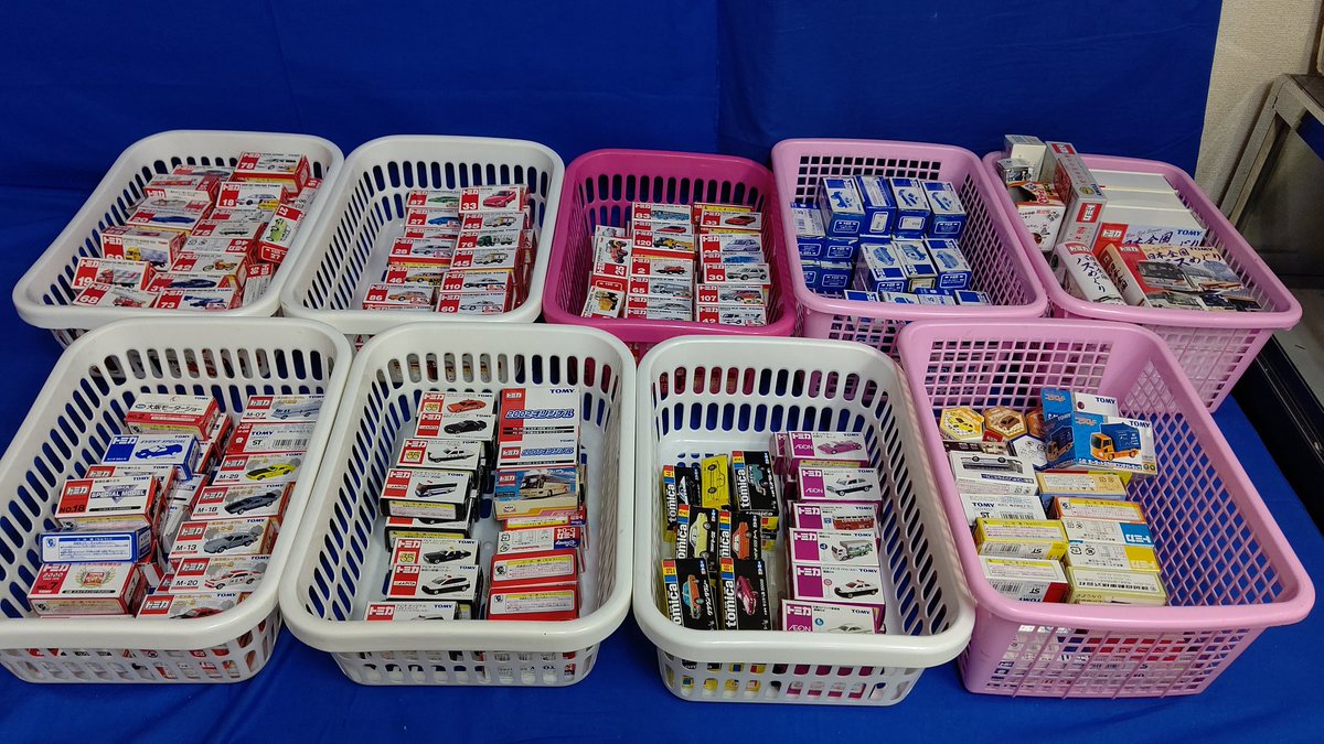 もうすぐ処分予定のトミカです　気になる物がありましたらコメントお願いします I went to look for this month's new Tomica and bought a used one
