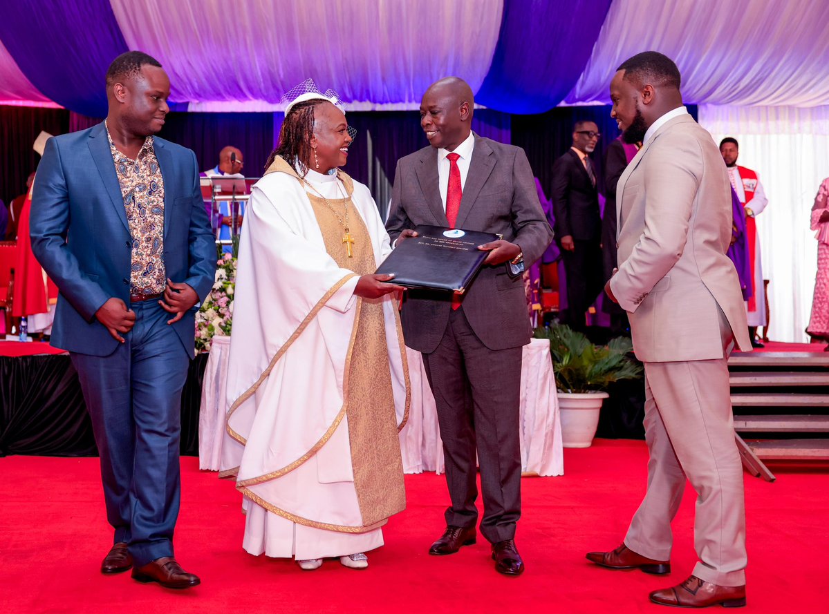 kevinrigathi_'s tweet image. Matthew 28:18-20

Then Jesus came to them and said, “All authority in heaven and on earth has been given to me.  

Therefore go and make disciples of all nations, baptizing them in the name of the Father and of the Son and of the Holy Spirit, and teaching them to obey .....