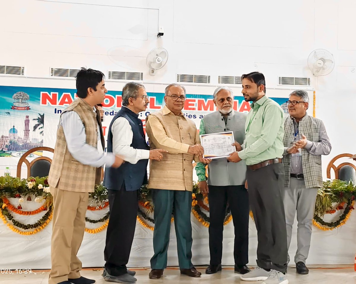 tchers_news612's tweet image. शिक्षक नवनीत नेशनल सेमिनार में  शोधपत्र के लिए सम्मानित...
#kashi 
#teacher 
#basic 
#primary 

facebook.com/share/p/17GMeQ…