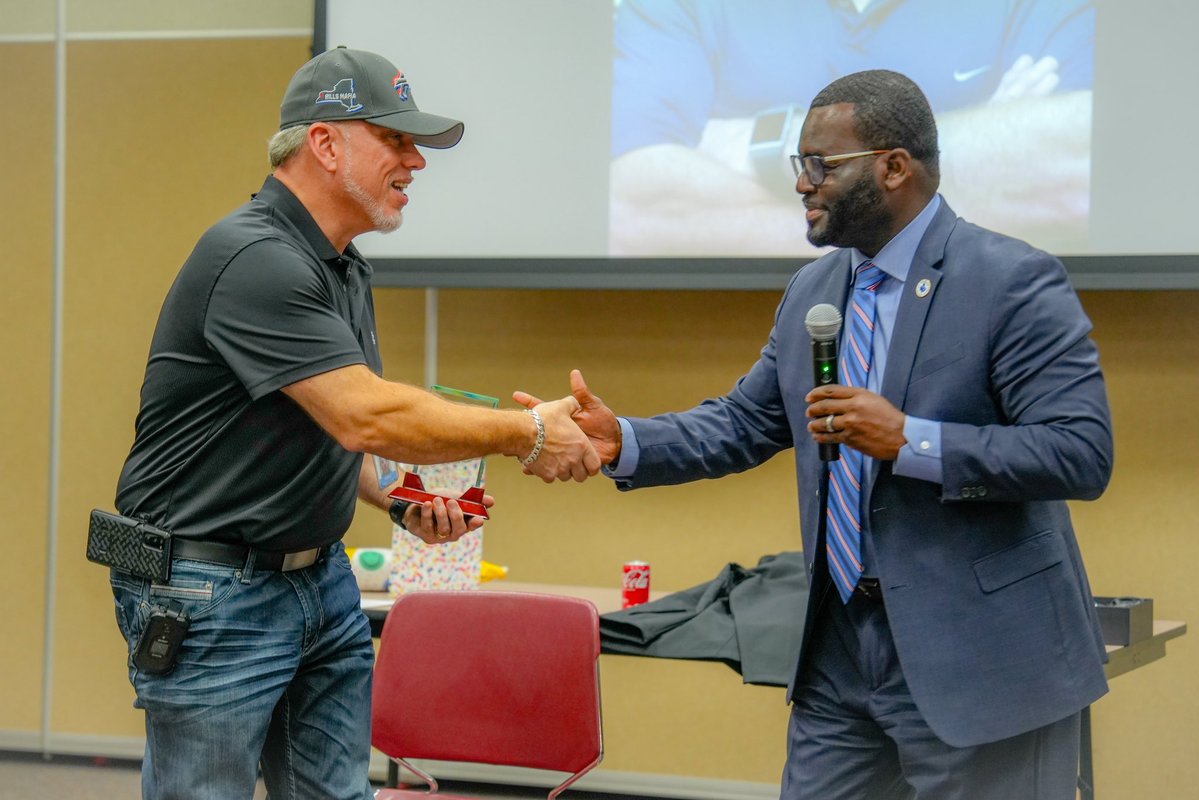 jacobscott101's tweet image. Congratulations to William Perez on his retirement after 35+ years with RCSD! 

William’s dedication, integrity, and willingness to mentor countless staff members has shaped this district in incredible ways. He always showed us how to do things the right way and led with both…