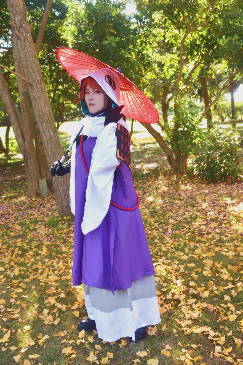 sorahiza's tweet image. ⚠️コスプレ  刀剣乱舞 岩融

紅傘のもと、静かに佇む

📸@diver2811 さん