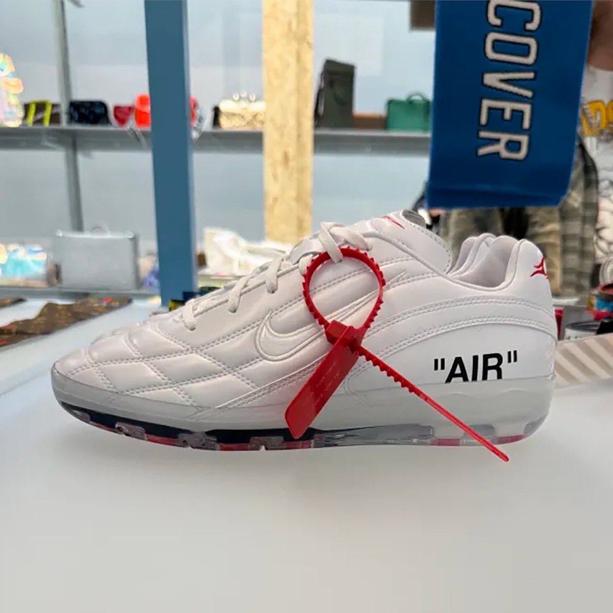 Off-White™ × NIKE CRYO SHOT “Virgil Abloh Archives” が2026年夏に Off-White™ × NIKE CRYO SHOT “Virgil Abloh Archives” が2026年夏に