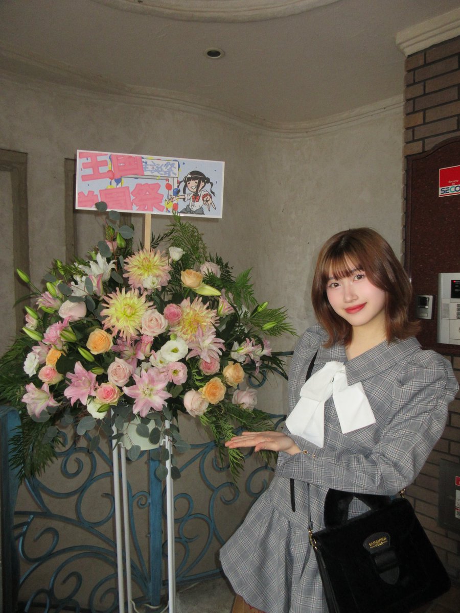 anjouyuna0101's tweet image. #藤池アリス王国国営ライブ Vol.6
王国学園祭🏫
アリスちゃんのBirthday Live🎂
に行ってきました🥁✨
アリスちゃん𝑾𝒐𝒓𝒍𝒅🌎🥁
盛りだくさんのLIVEでした·͜·ᰔᩚ
楽しかった〜🥰

12/19のLIVEもアリスちゃん𝑾𝒐𝒓𝒍𝒅🌎
で盛り上げてくれると思いますჱ̒^^
今から楽しみです°・*:.。.☆