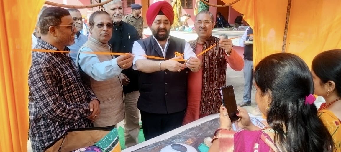 बिष्टुपुर स्थित खरकाई लिंक रोड पर "परमहंस लक्ष्मीनाथ गोस्वामी समिति" द्वारा आयोजित आनंद मेला एवं बाल उन्नयन प्रतियोगिता में शामिल होकर अत्यंत प्रसन्नता और गर्व की अनुभूति हुई।

यह उत्कृष्ट आयोजन न केवल महिलाओं एवं बच्चों में आत्मविश्वास, रचनात्मकता और स्वावलंबन को बढ़ावा देता है,