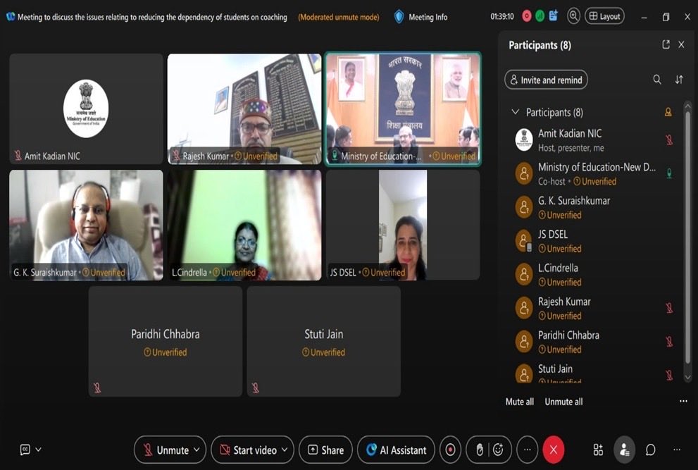 EduMinOfIndia's tweet image. Secretary, Dr. Vineet Joshi, Department of Higher Education, chaired a meeting today to discuss issues relating to coaching and reducing the dependency of students on coaching.

Deliberations focused on various issues and challenges including syllabus gaps across different…