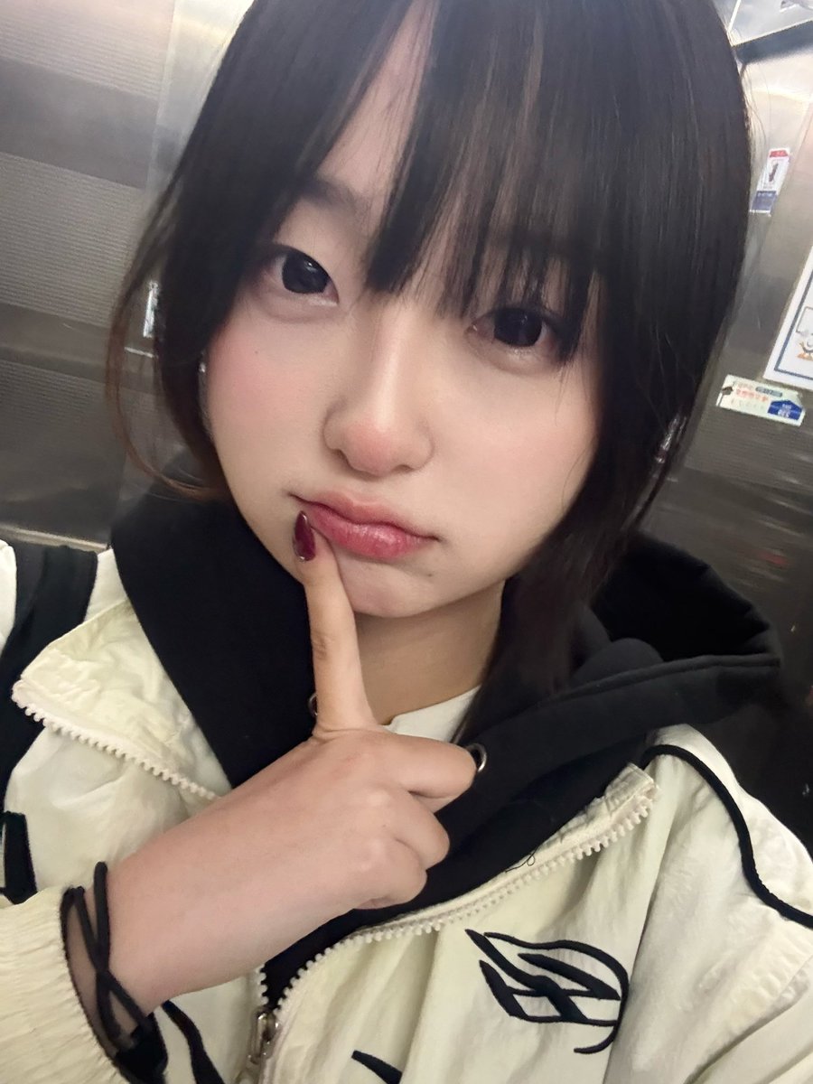 C92552's tweet photo. 졸업한뒤에…좀더땡그래졋어욤ㅎㅎ https://t.co/O44zgXEiW2