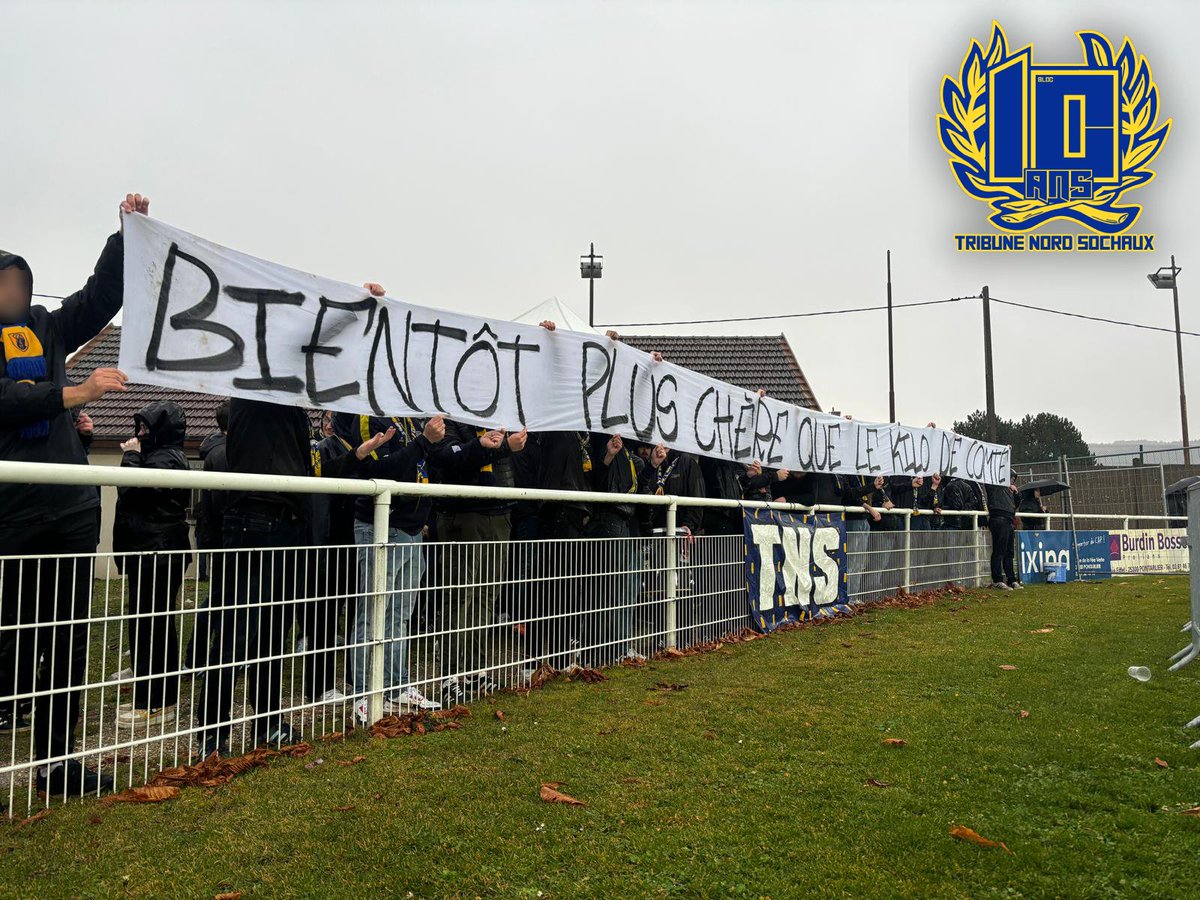 nationalfoot_'s tweet image. « 14€ la place à Pontarlier, bientôt plus chère que le kilo de comté » 

Quand les ultras de Sochaux vannent le CAP sur ses tarifs. 😭🧀

📸 @tribune_nord_sx