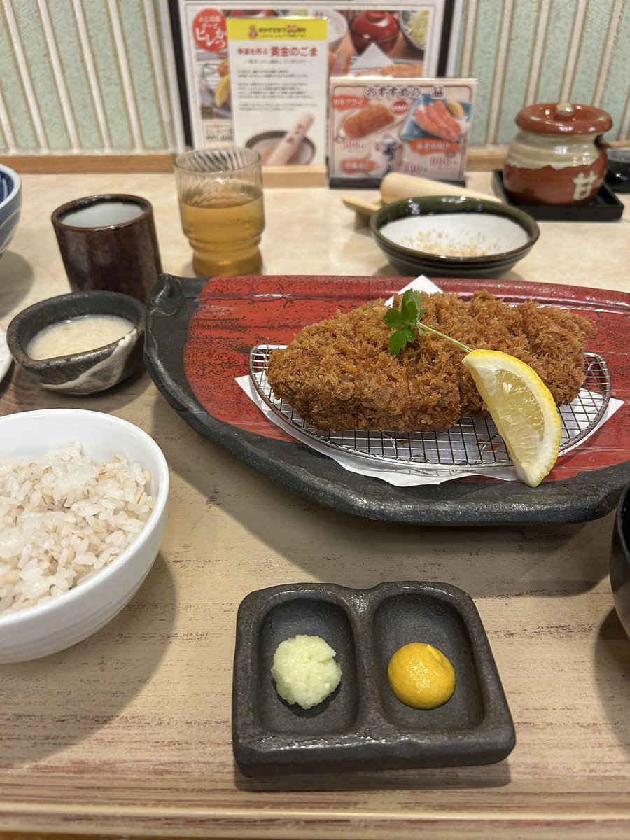 2_uqb's tweet image. 奮発してリブロース250g ごはん豚汁キャベツ漬物おかわり自由のユートピア