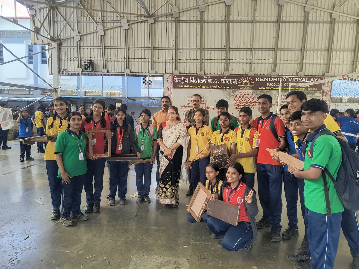 kv2colabamumbai's tweet image. Bagless Day in action! 🔨
Students explored carpentry through exciting hands-on tasks—building, shaping, and discovering new skills.
#CarpentryWorkshop #ExperientialLearning #BaglessDay 
@KvsMumbai @KVS_HQ