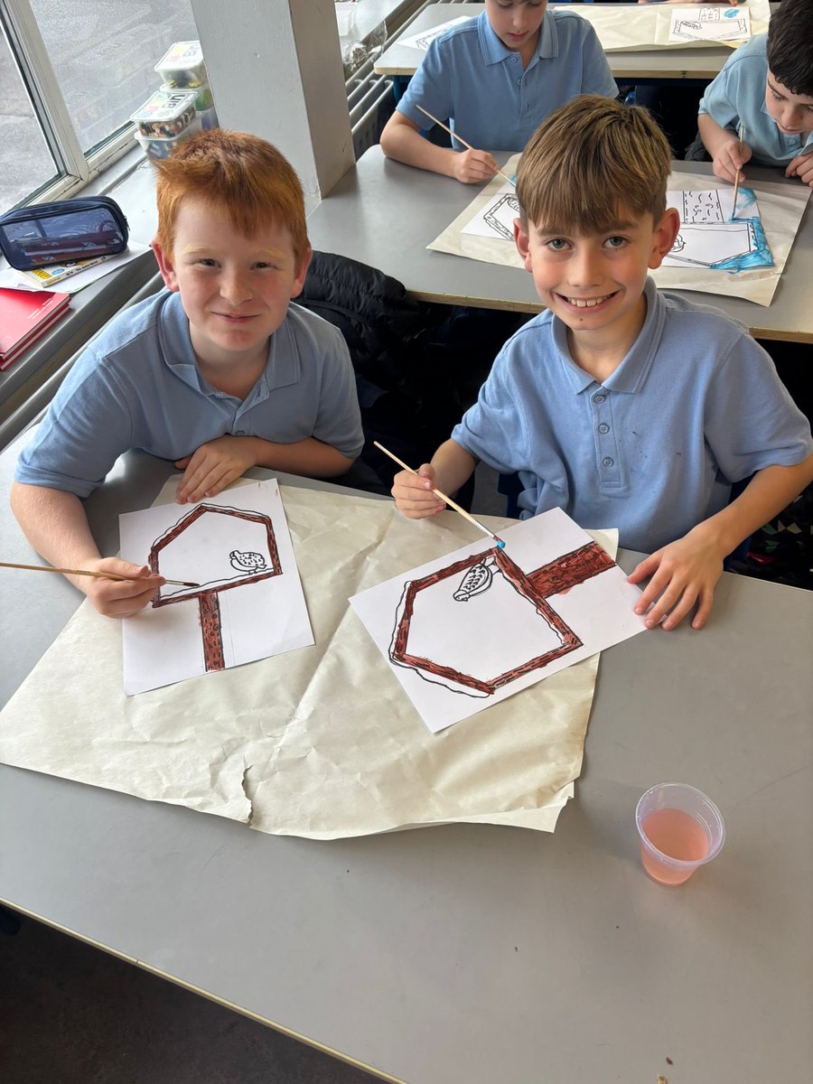 glasheenboys's tweet image. In Rang 4, Mr. McGregor’s boys painted some beautiful Winter Robins!!! ❄️❄️❄️

#VisualArts