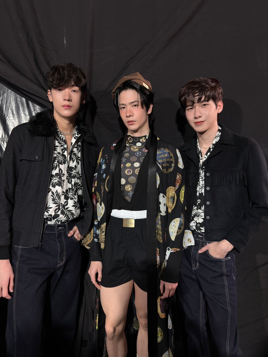 DomundiTV's tweet photo. “จิมมี่” @jimmy_jimmoi “โอม” @ohmkrit และ “ลาเต้” @latte_tnc ร่วมเดินแบบในงาน Elle Fashion Week 2025 : Boy Scouts ✨️

#EFW2025xJimmyOhmLatte
#EFW2025xDMD https://t.co/O4tLIKPPeB
