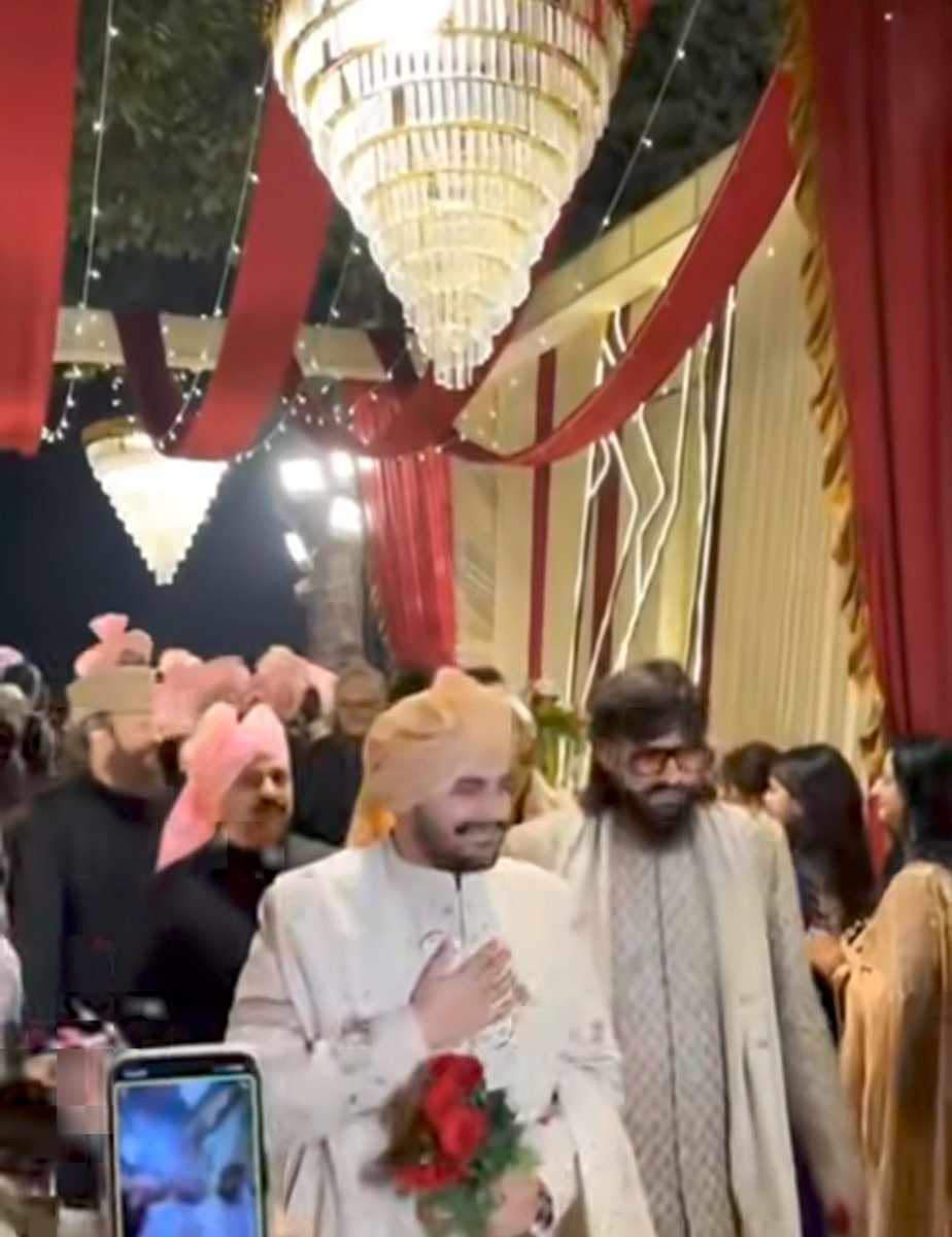 मरहूम मुख़्तार अंसारी साहब के सबसे छोटे फ़रज़ंद उमर अंसारी को निकाह की मुबारकबाद। 

#UmarAnasri