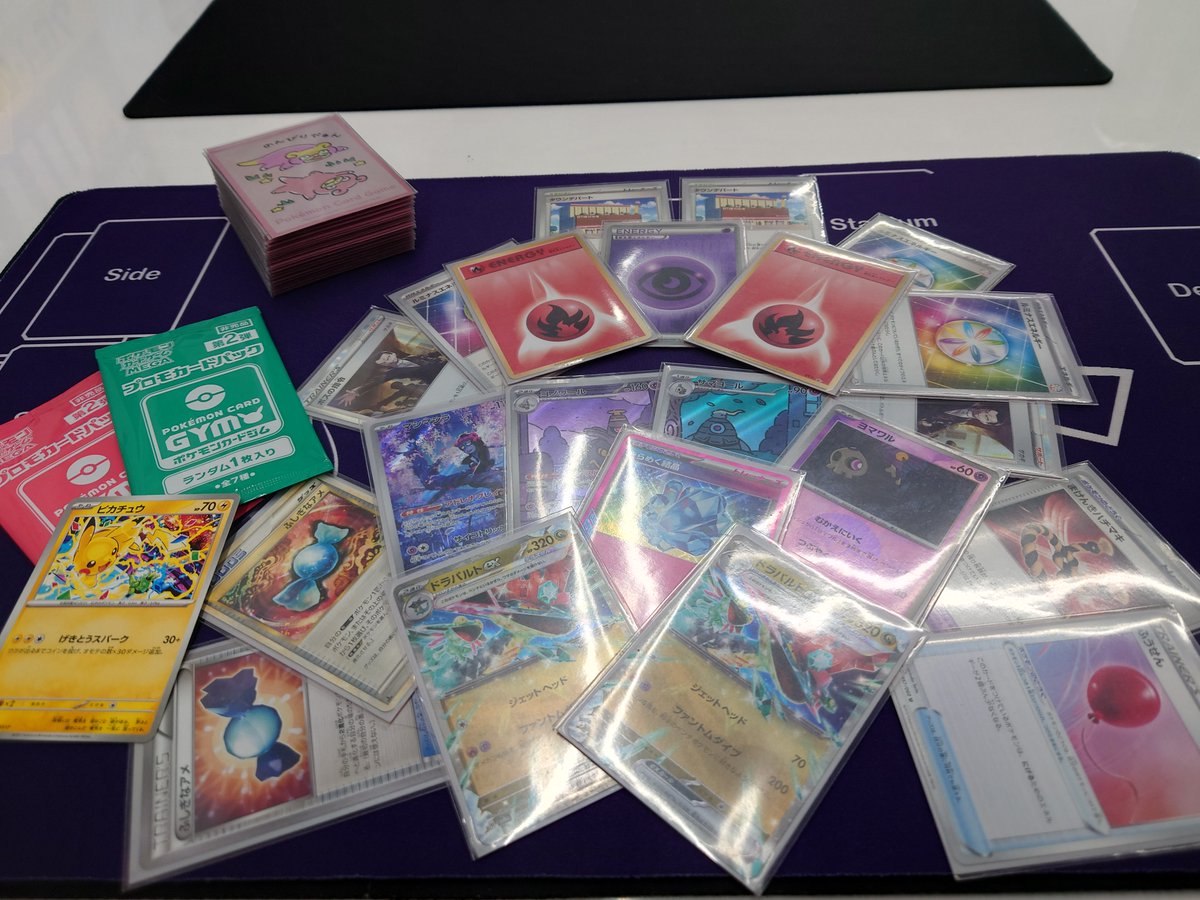 本日12：30より開催の #ポケモンカード ジムバトルは全試合を終了いたしました。
本日お集まりの32名の猛者を勝ち抜いたのは・・・
🎊【タカ選手】でしたっ‼️
誠におめでとうございます。
またのご参加をお待ちしております。