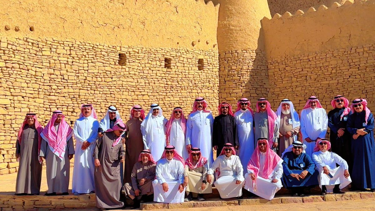 Abdulla_Adwani's tweet photo. *****
- حتى زهورنا في الصحراء في الجوف وغيرها فيها فائدة كبيرة ..
- استمعوا لهذا المرشد المتمكن في متحف ( منطقة الجوف) بدومة الجندل ماذا يقول …
#اليوم_العالمي_للتسامح https://t.co/ucR3GzJsRW