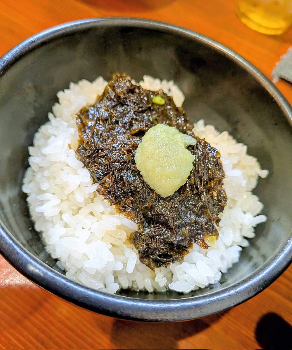 今日の飯
【＃天王家 】
🍜醤油チャーシュー並🥩×２Tpﾊﾞﾗﾉﾘ
🍚小ライス
ｽｰﾌﾟに浸したﾊﾞﾗﾉﾘを🍚に乗せて
緑にんにくちょびっとのせたら最高！
家系版゛ごはんですよ゛なんですよ！
燻製チャーシューを巻いて食べたりして極旨ラーメンライスでした(๑˙❥˙๑)
#ラーメン #家系ラーメン