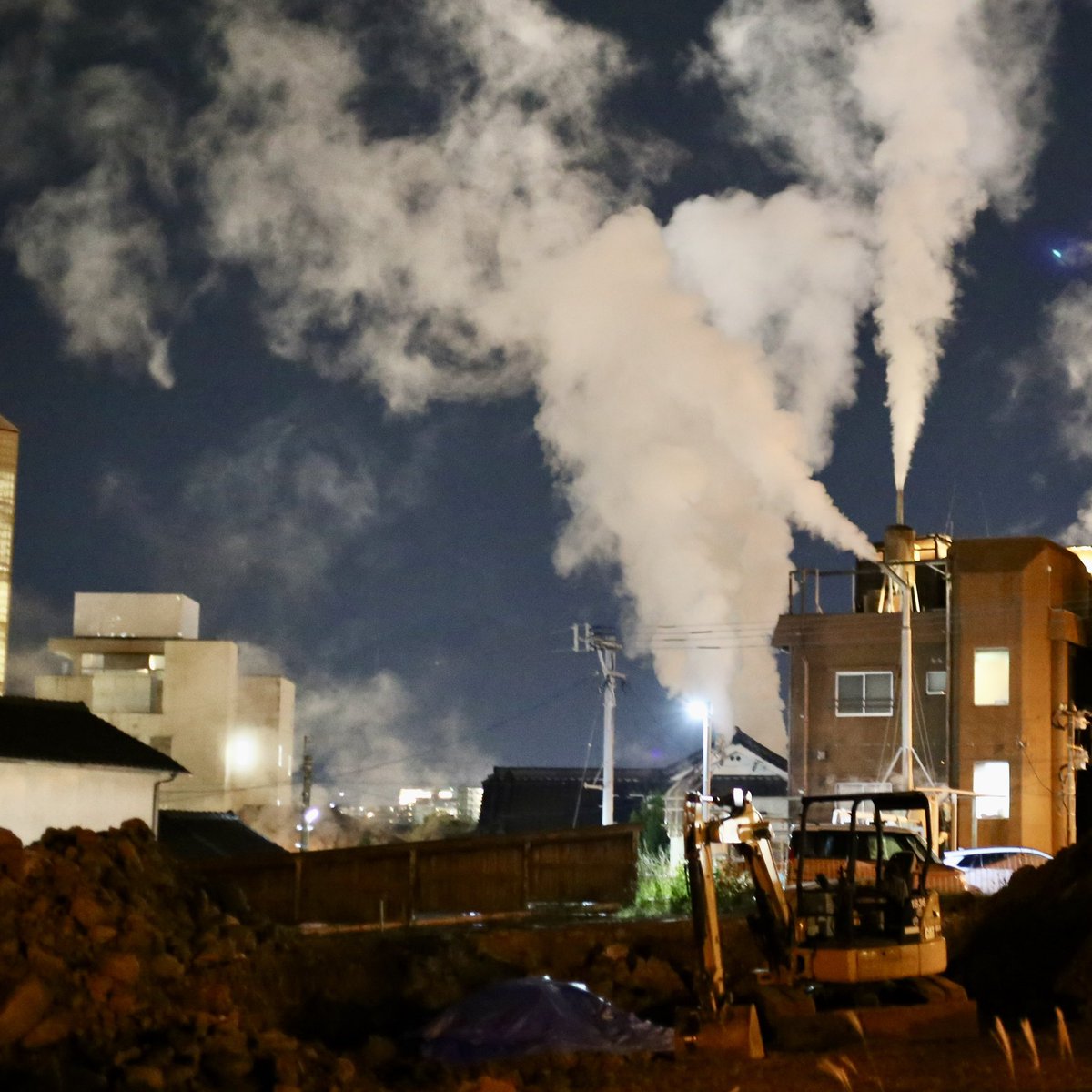 art_fan_tokyo's tweet image. 旅行ならズームレンズを持って行けばいい。
そもそもiPhone PROで良いだろう。
古い機種だが、同じシーンを撮ったGR3よりも階調が出てる。
やはりフルサイズの余裕か。
#デジタル一眼レフ  #photo_jpn  #EOS6D #EF50mmf18  #毎スナ #photo_tokyo