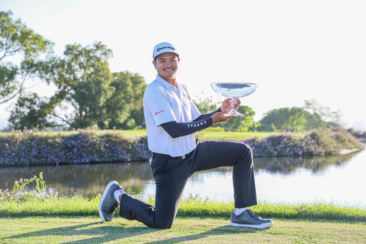 asiantourgolf's tweet image. A maiden victory made sweeter by winning in his dad’s homeland and with his wife on the bag ❤️

Ekpharit Wu is now a winner on Tour and will head to next week’s @SaudiIntlGolf for the biggest event yet in his career 🙌🏻

#TaiwanGlass #TaifongOpen #TimeToRise