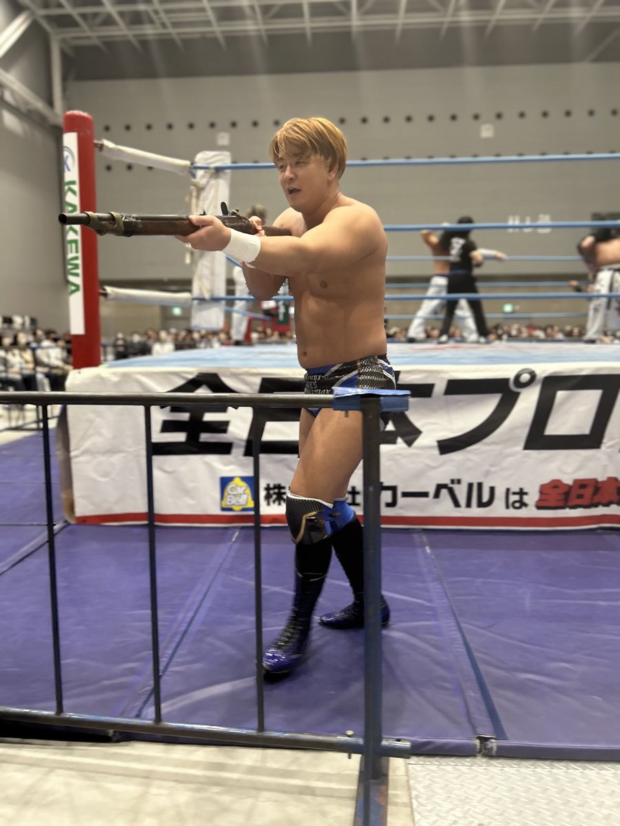 mksuyama's tweet image. 『有り金全部出せっ❗️』と言われました😅
#ajpw 
#青柳優馬