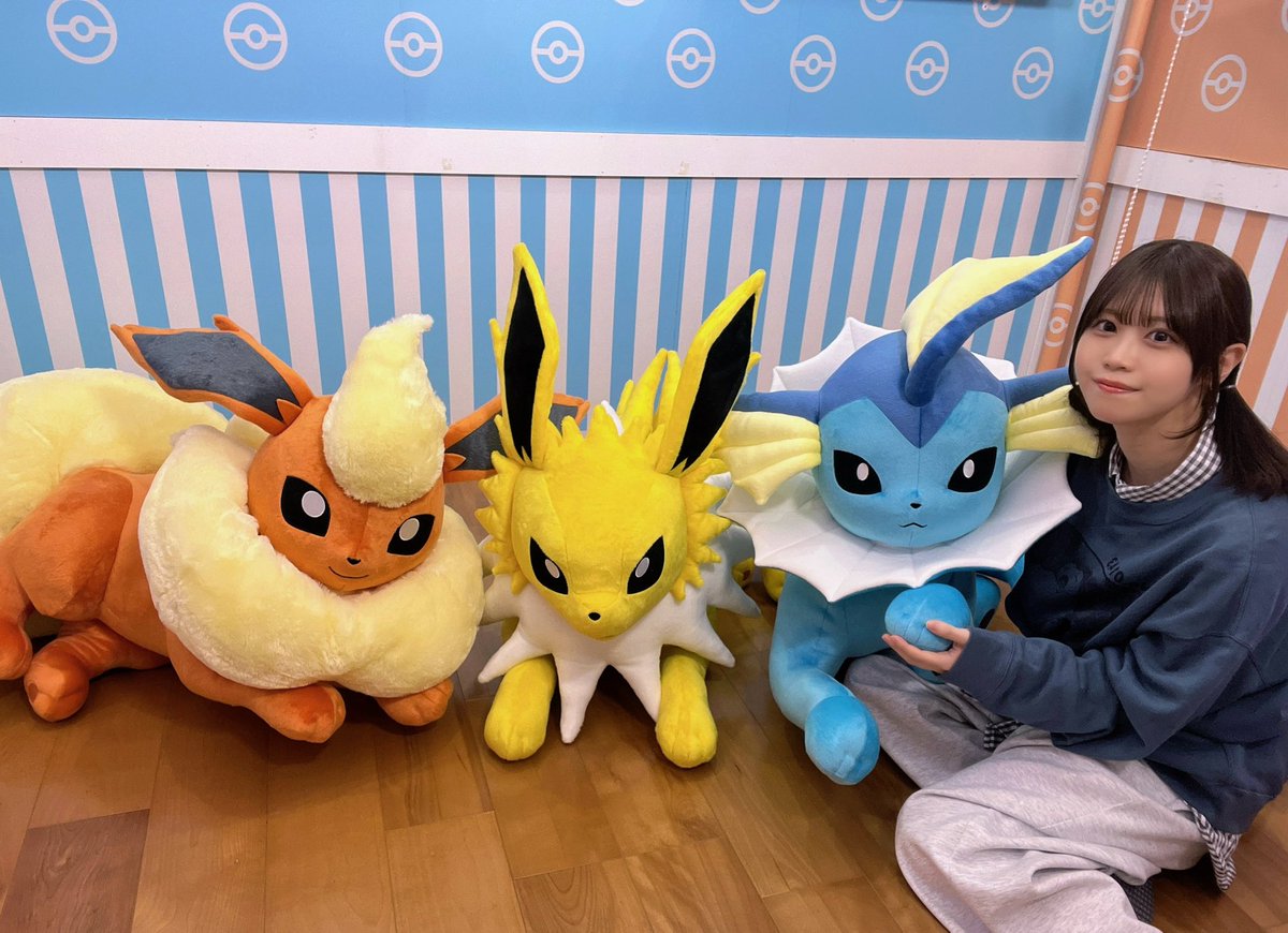 ②等身大 ブースター ぬいぐるみ 寝そべり ぬいぐるみ 等身大ブースター 寝そべり ｜【公式】ポケモンセンター