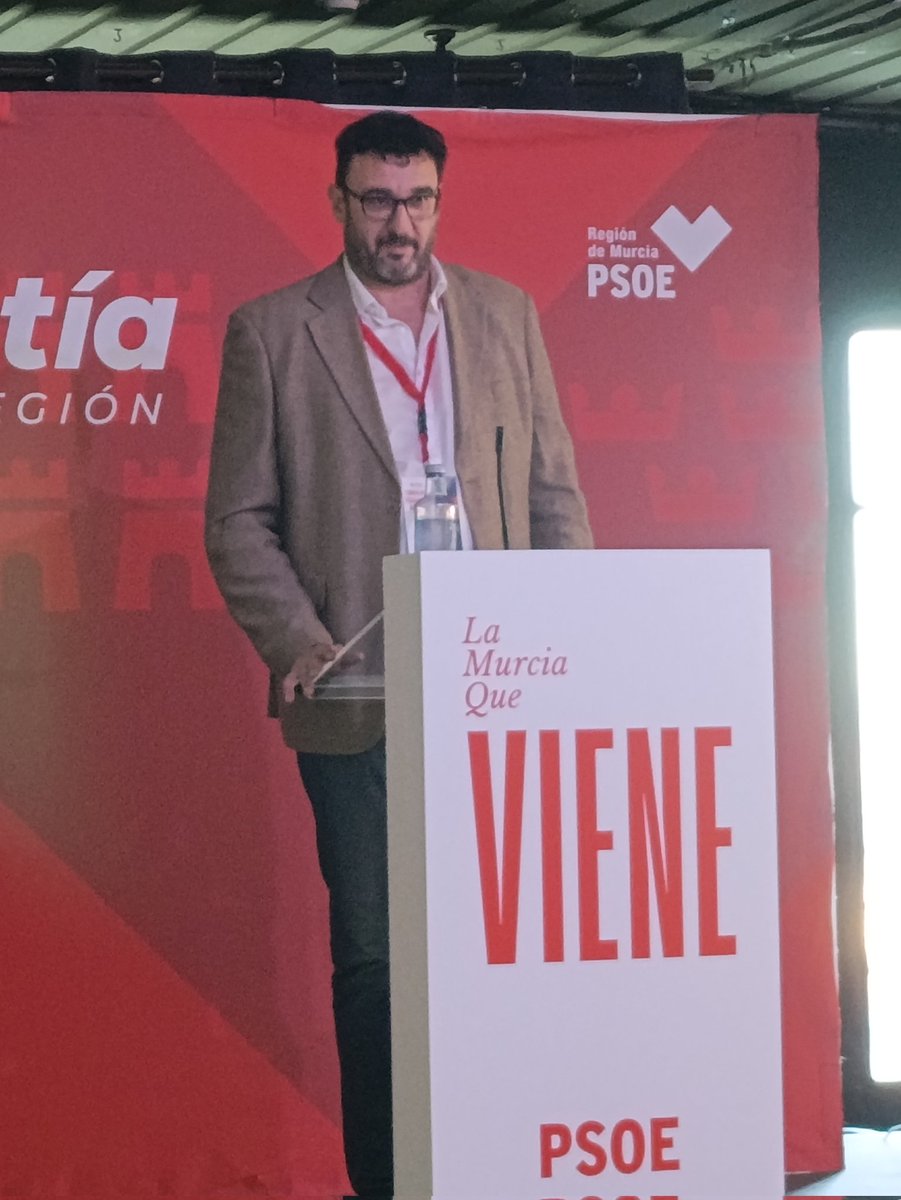 QuiqueCarrilloG's tweet photo. Trabajando por #LaMurciaQueViene . Hoy en el consejo de barrios y pedanías, jornada de formación junto a nuestro SG @GinesRuizMacia 
🌹🌹💪🏻💪🏻 https://t.co/aFaRi5SbD1