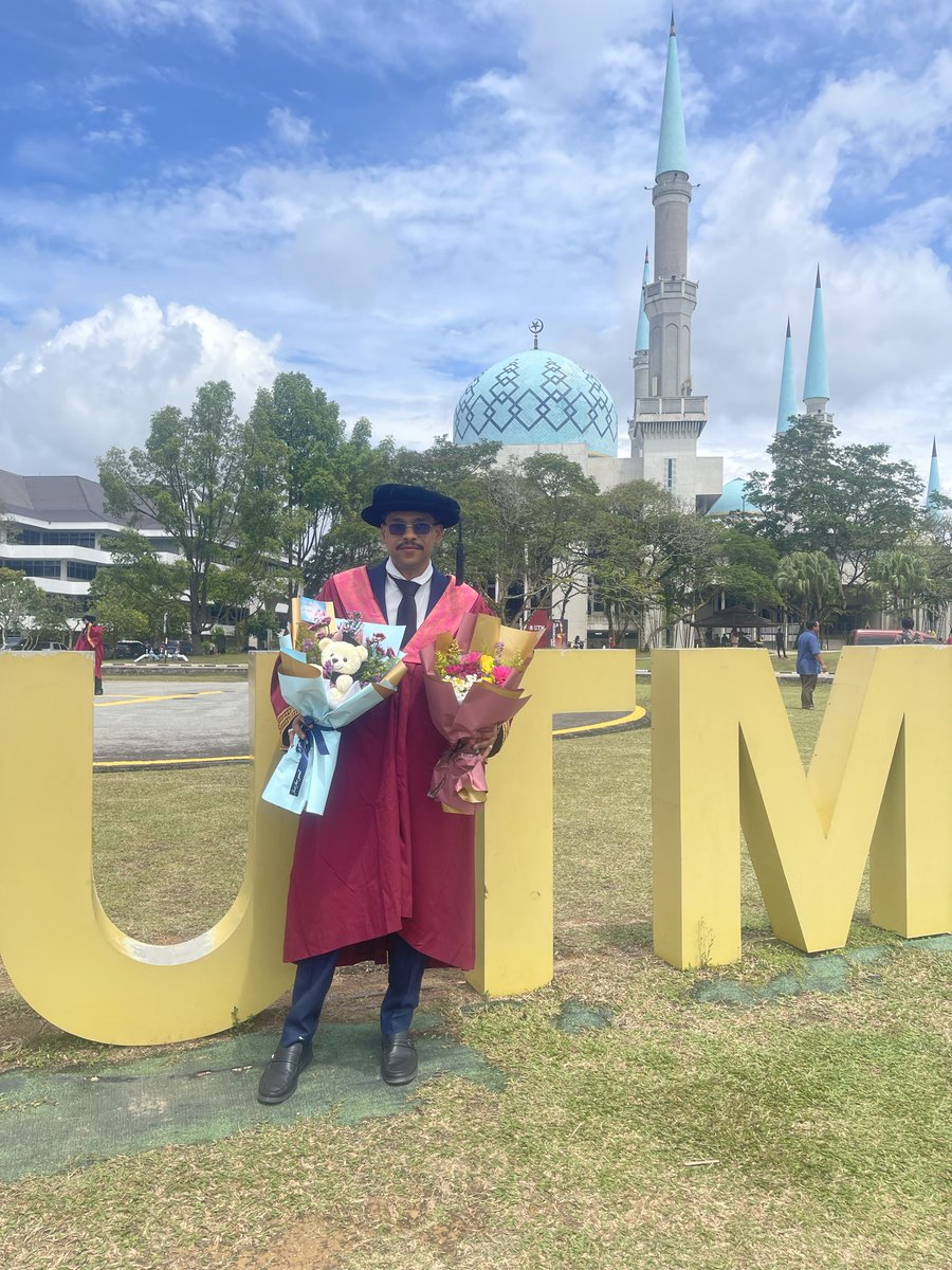 ALhuseenAlsayed's tweet photo. مشاعر الشكر والامتنان لله، ومع فخر واعتزاز كبير أشارككم 🎓✨ تخرجي بدرجة الدكتوراه من كلية الحاسبات، وحصولي على شهادة الامتياز وجائزة التميز في أطروحة الدكتوراه ضمن الدفعة 69 من #UTM 🎓
أسأل الله أن يوفقنا جميعًا للخير، ويبارك لنا، ويجعلنا نافعين حيثما حللنا 🤲🏻 https://t.co/pOLHMQdvbG