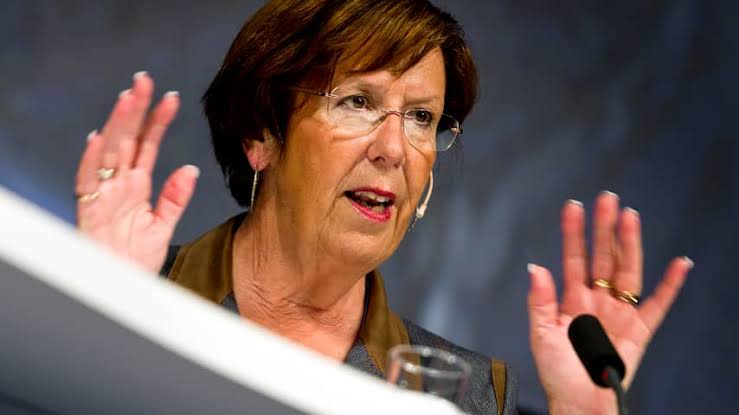 Ook dit verzin je niet. De opgegraven #VVD-er Jorritsma die zegt moe te worden van al "het gedoe" veroorzaakt door onbetrouwbare politiek.

Terwijl ze zelf in haar politieke- en bestuurlijke loopbaan alleen maar gedoe veroorzaakte. 😬
#Jiskefet is er niks bij.
#wnlopzondag #wnl