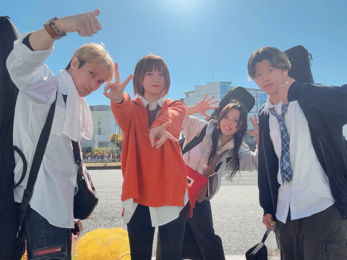 xilinx_official's tweet image. #神戸マラソン 
#神戸マラソン2025
晴天の中ランナーの皆様を演奏で応援📣

『すてっぷ！』は応援にぴったり✨
お客さんも沢山🥹
ライブを盛り上げ、楽しむ姿本当に嬉しかったです！
ありがとうございました🌟

YouTube登録も忘れずに👀
youtube.com/@xilinxofficial

#xilinx. #イリンクス. #バンド #神戸