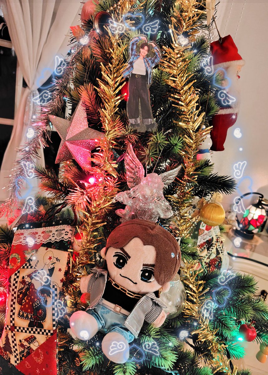 ちょっと早いんだけど… クリスマスツリー🎄出したよ～😆🔔 お部屋が