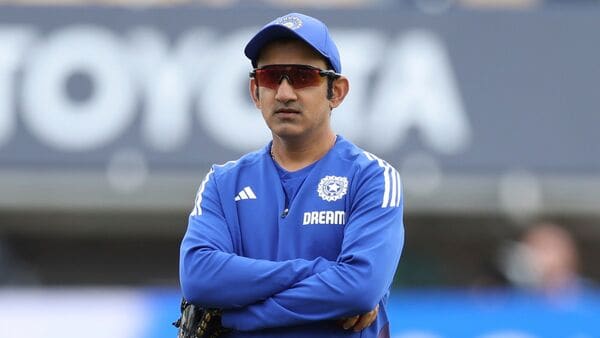 भारतीय टीम की जो दूर्दशा है वह एक घमंडी कोच के वजह से है।नए ग्रेग चैपल बनने के राह पर महान कोच है।
#indvssa 
#GautamGambhir