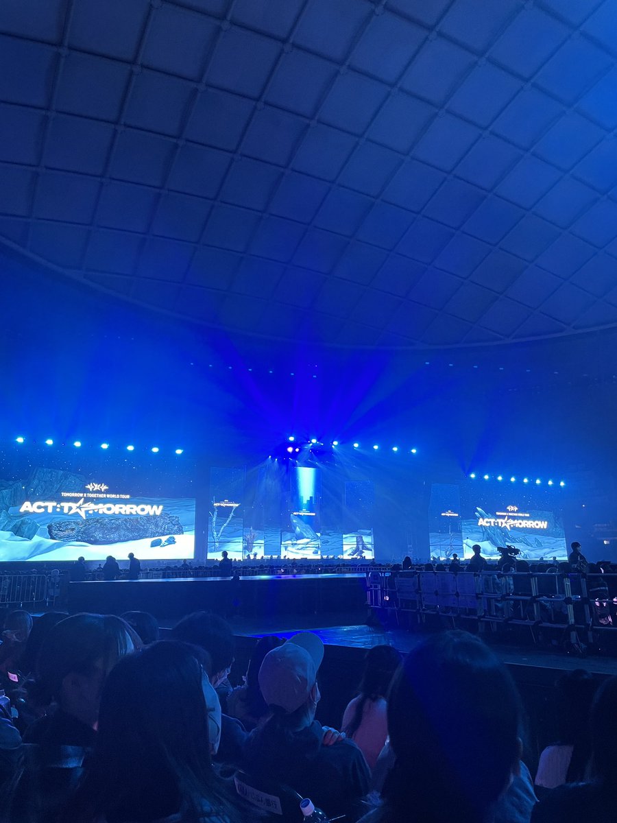 ynbmchan's tweet photo. もうお洒落のかけらもないけど行ってきたよもあやっぱり優しくて優しくて大好きだし割と過去最高に盛り上がったしめちゃくちゃ楽しかった大好きです5人がモアが愛してる https://t.co/li54kefjCV