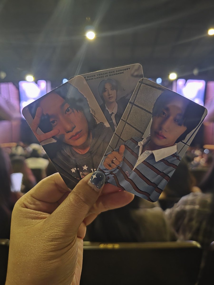 เชคๆ มาหาแล้วครับบบบ 
ลืมเอาน้ำแดงกับผ้าสามสีมาให้ 

#DAMLANDinBKK 
#DAMLAND_IN_BANGKOK 
#BANGYEDAM #방예담 #บังเยดัม