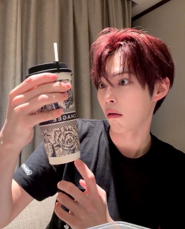 shbpics's tweet image. THE DRINK CAN’T BE THAT GOOD 😭