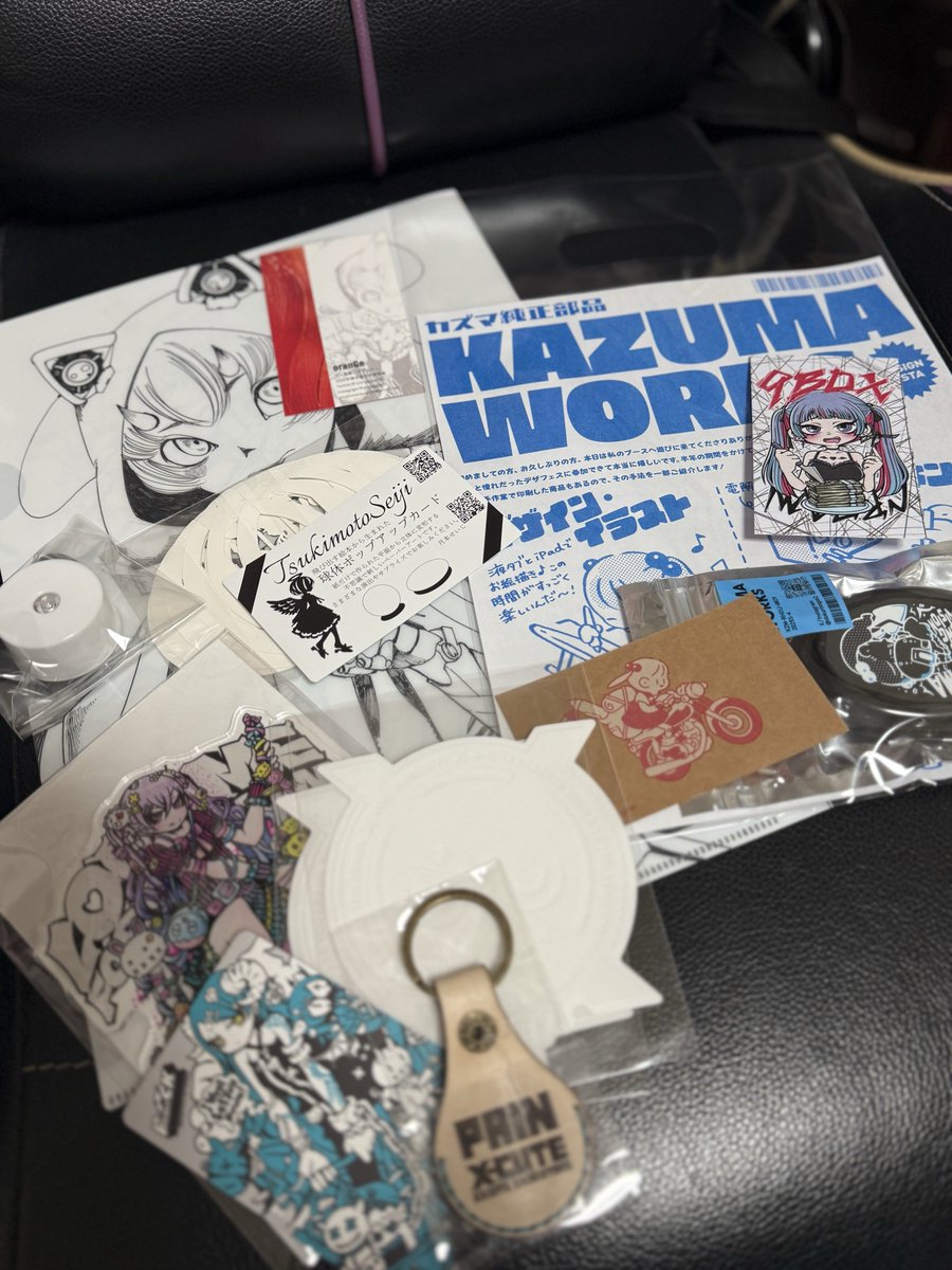 Ayataka_street's tweet image. 熱海ツーリング解散後、東京ビッグサイトで開催中のデザインフェスタに出店されている 円陣屋至高さん のところへ、えいちゃくんと遊びに行ってきました！

初めてのデザフェスでしたが、どのブースも興味そそられるものばかりで目移りしまくり…そして財布が溶けるwww

とりあえず戦利品👇🏻