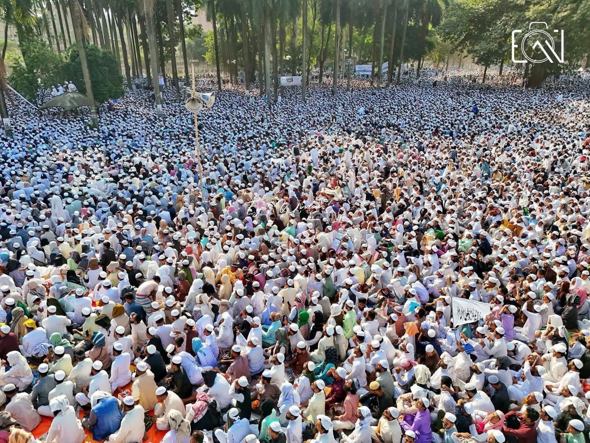 مولانافضل الرحمن صاحب کل پاکستانی عوام اورریاست کی طرف سےاتنے ساری جفاؤں کےباجودمدعی بن کرملکی خیرسگالی کی پیغامات اوردوطرفہ تعلقات پربول رہاتھامجھےیادآگیا 1971میں مفتی محمودرحمہ اللہ وفدلیکرجب عوامی لیگ کے شیخ مجیب کوپاکستان نہ توڑنےکی منت کررہاتھاتواسوقت بھی یہی کرداراداکیاتھا