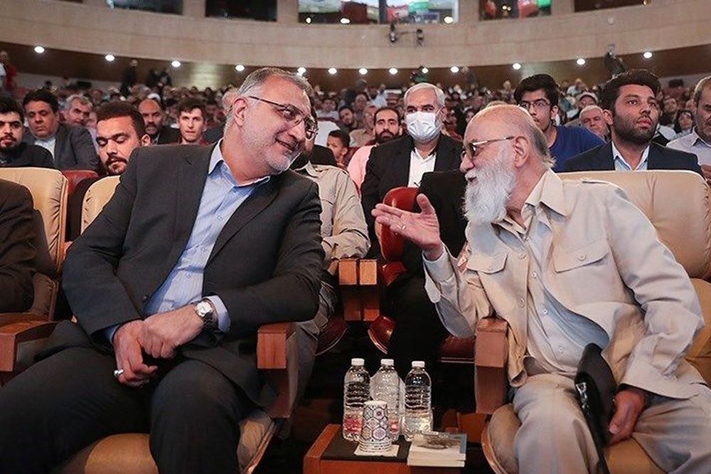 foroozandeh_ir's tweet photo. «کاری که باید بر آن همت بگمارید،این است که رشته‌ی #خدمت را رهانکنید»
رهبرمعظم انقلاب
آقایان #مهندس_چمران و #دکتر_زاکانی بارها درعمل ثابت کردند که درشرایط مختلف خالصانه"پای کار مردم"هستند
این دو عزیزدر دیداری صمیمی،با مرور برنامه‌های آتی،بر استمرار خدمت صادقانه به مردم تأکید کردند https://t.co/9cemnHZaXQ