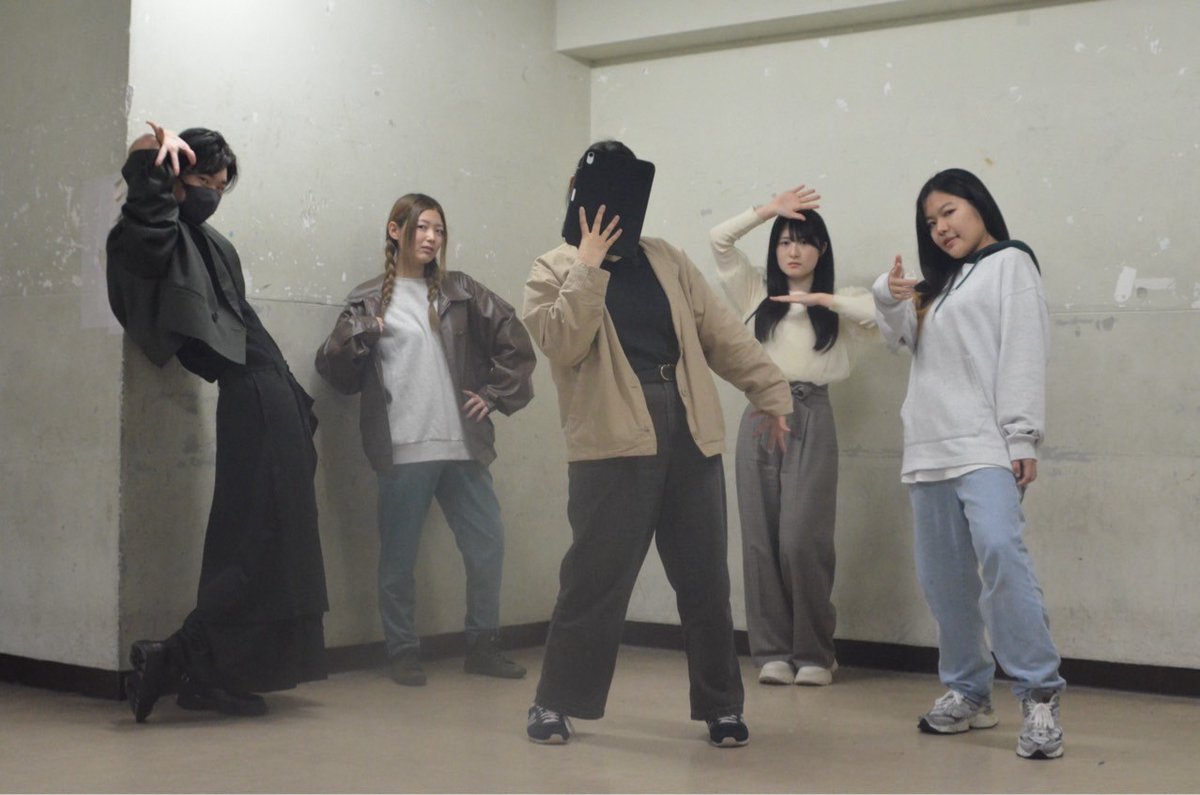 NU_Shinnsei's tweet image. 🔊部署紹介/音響🎙️

こんにちは！音響です🎵
皆様により舞台をリアルに感じていただけるよう、色々なことに挑戦しております💪
ぜひ注目してみてください🙇
（音響チーフ:佐々木結夢）

#劇団新生 #うかうかと新生