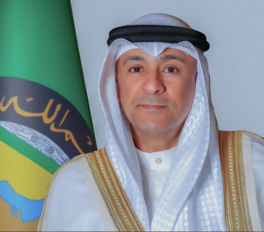 SANAEnOfficial's tweet photo. The #Secretary-General of the Gulf Cooperation Council (GCC), #Jasem Mohamed Al-Budaiwi, on Sunday strongly condemned the illegal #incursion into the courtyards of #Al-Aqsa Mosque by Israeli forces and settlers. https://t.co/bpz3gmAEax
