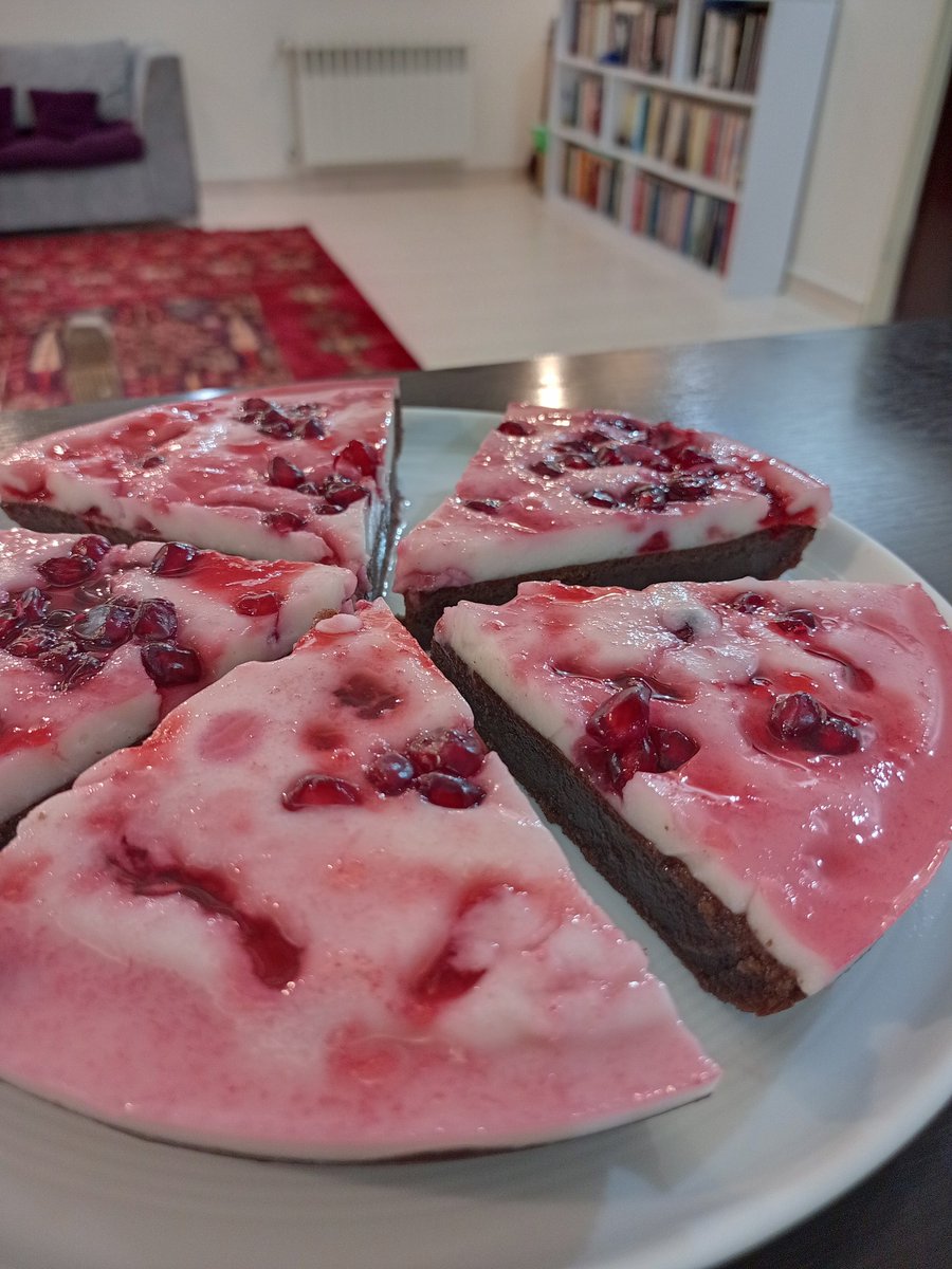 reyrove's tweet image. Good morning fam☀️🍰
I cooked this myself—starting the day with my own sweetness.
#ICookedThis #GoodMorning #CakeLife #HomemadeVibes