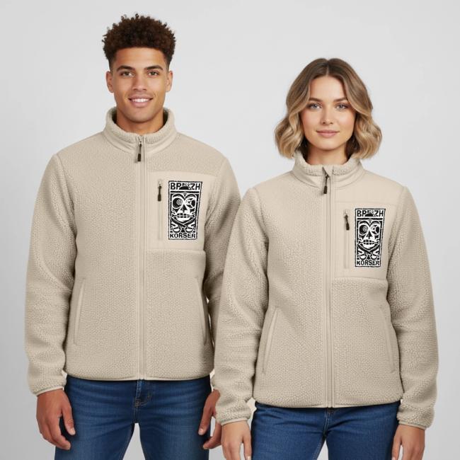 GiachelloB's tweet photo. Nouveauté Breizh Korser, la veste sherpa, ici avec notre tiki officiel. Dernier jour pour profiter de -20% à la commande.
▶️https://t.co/r4B2D5JNCj

#polaire #hiver #Brittany #Noel #Christmas #blackfriday #apparels #ideecadeau #giftidea #fleecejacket #fleece #sherpajacket #winter https://t.co/lKRUyyNDca
