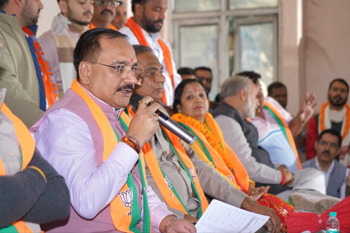 Virend_Sachdeva's tweet image. आज दक्षिणपुरी वार्ड में नगर निगम उपचुनाव के निमित्त कार्यकर्ताओं को संबोधित किया।

इस अवसर पर दिल्ली सरकार में मंत्री श्री @p_sahibsingh जी तथा दक्षिणी लोकसभा से सांसद श्री @RamvirBidhuri बिधूड़ी जी उपस्थित रहे।

आज कार्यकर्ताओं में दिखा उत्साह, विजय के प्रति हमारा भरोसा और अधिक…