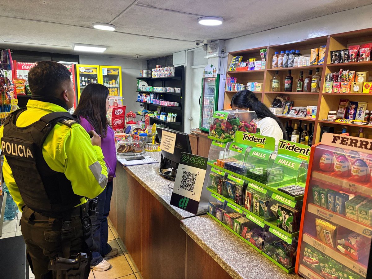 En Tumbaco, La Comisaría #Rumiñahui, junto a <a href="/PoliciaEcuador/">Policía Ecuador</a>, realizó controles en 6 locales inspeccionados.

🧾 1 notificación por falta de PAF
🍾 1 control a licor sin registro sanitario
🔍 Verificación de venta de bebidas alcohólicas sin novedades