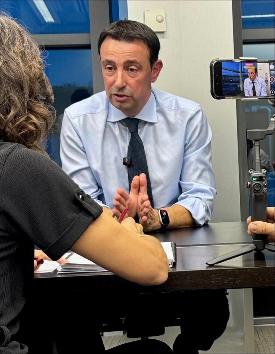MikelTorresEJGV's tweet photo. 📰 Comparto mi entrevista que se publica hoy en @elcorreo_com , donde abordamos con claridad algunos de los retos más importantes para Euskadi.

❎ Es un error de ELA y LAB apostar por los vetos. Reivindicamos el diálogo social. 

https://t.co/FAK5xmtTDE https://t.co/H4TbnspaXV