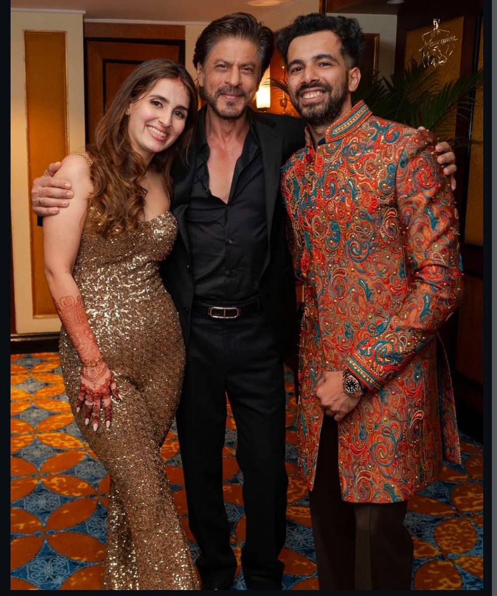 Sharran Rohira and Natasha Maheshwari share a frame with the King, a meeting of legacies shaped by craft and cinema. Iconic in every way! ✨

<a href="/iamsrk/">Shah Rukh Khan</a> 

#ShahRukhKhan #KingKhan #SRK #King #GlobalStar