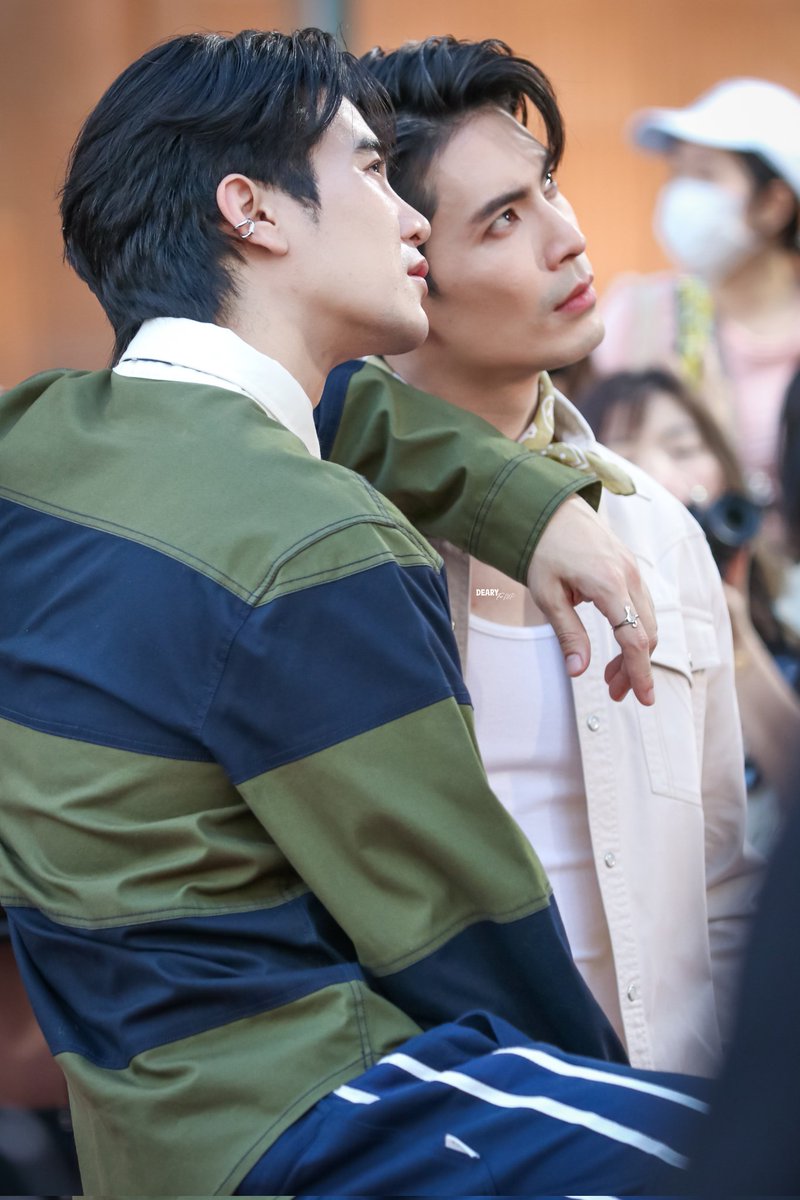 พี่สนสุดเท่น้องยูโรสุดคิ้วทึ🤏🫶🥺

EURO x ELLE MEN
#EFW2025xBeOnCloud  
<a href="/SONYUKE/">SonYuKe</a> #SONYUKE 
#ยูโรยศวรรธน์ #Euroyotsawat  
<a href="/euroyotsawat/">euroyotsawat</a> #สนยูโร #SonEuro