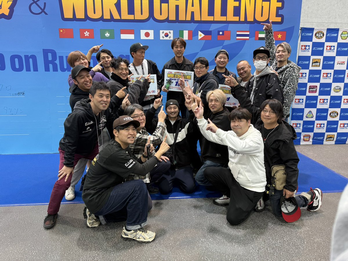 mini4wd_shige's tweet photo. わたるさん世界一おめでとう御座います㊗️自分は不甲斐ない走りで撃沈しましたが、今日イメージしていたMAXセッティングがでても余裕で負ける走りでした。ステちゃんとワールドでお会いできた皆さんありがとうございました😊 https://t.co/ZG4sNuhIsi