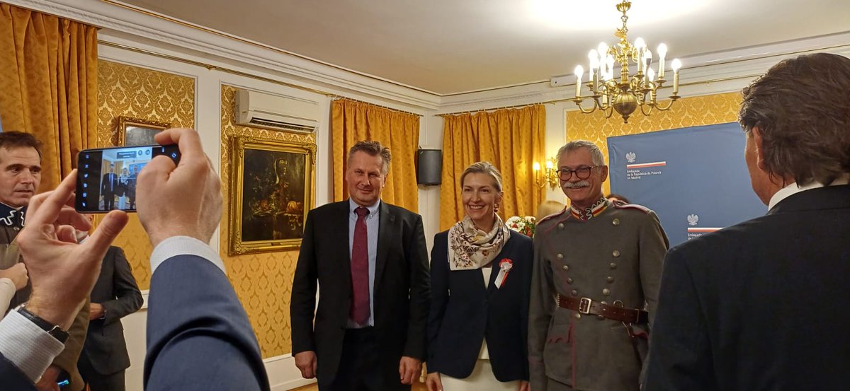 PLenEspana's tweet image. 🎉🇵🇱
Ayer tuvimos el placer de recibir en la Embajada 🇵🇱 en 🇪🇸 a representantes de la comunidad 🇵🇱  en 🇪🇸 con ocasión del #DíadelaIndependencia.
Una buena oportunidad para celebrar🎉, intercambiar ideas y hablar de proyectos futuros🙂

¡Gracias por la reunión!